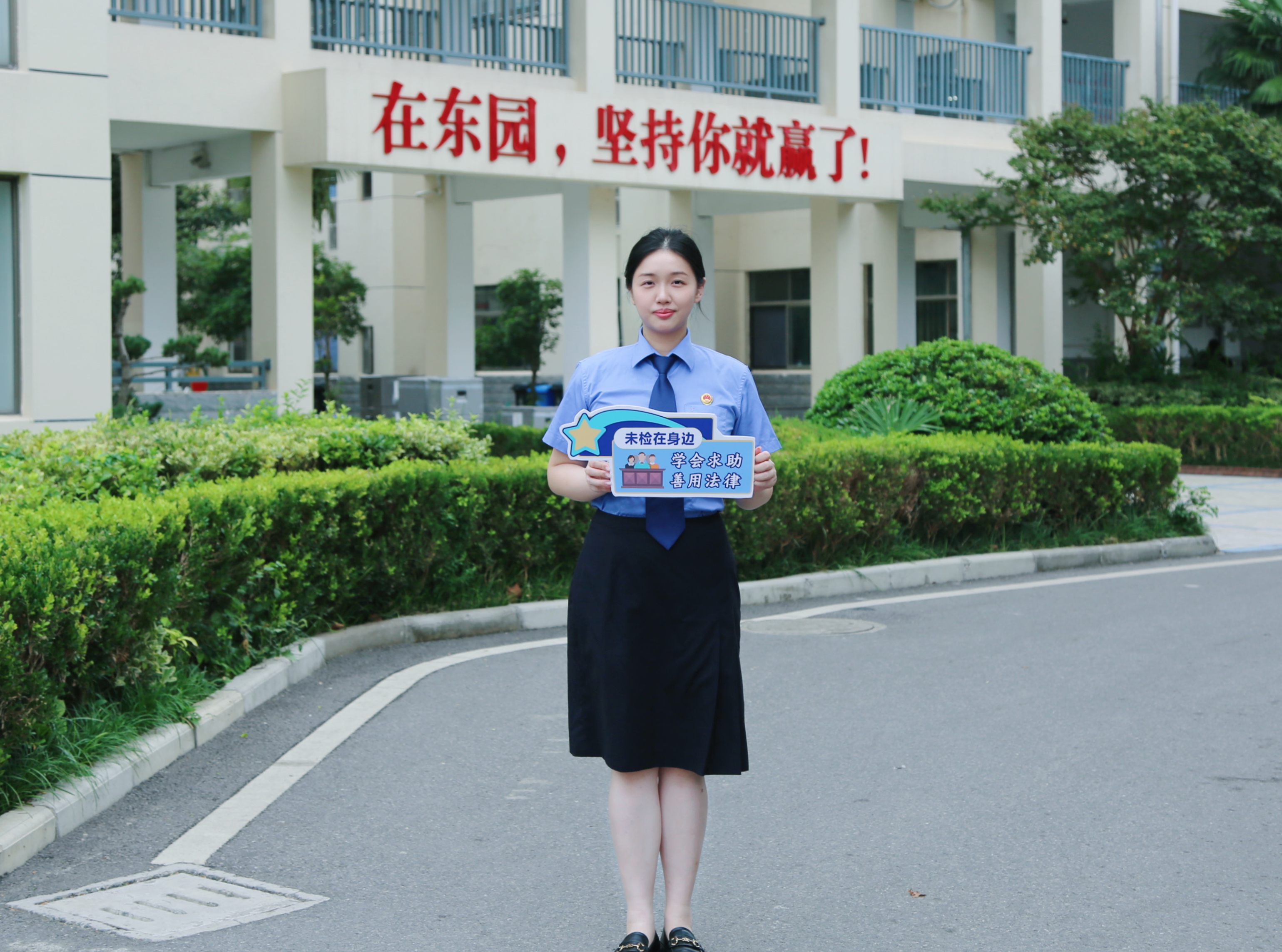 9月17日，国家网络安全宣传周期间，泰州市海陵区检察院干警走进校园，开展“守护青春‘网’事，争做守法少年”主题普法活动。